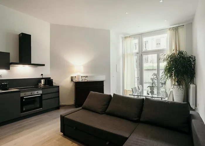 Guesthost - 1 Deisgn With Car Parking! *