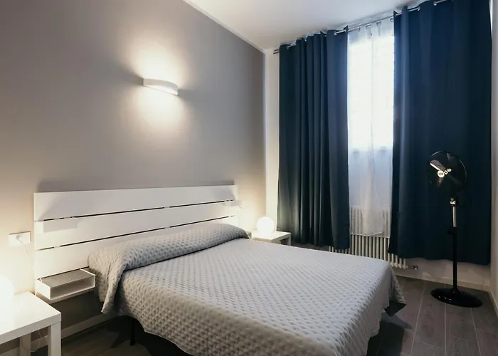 Apartamento Guesthost - 1 Deisgn With Car Parking! Bolonha