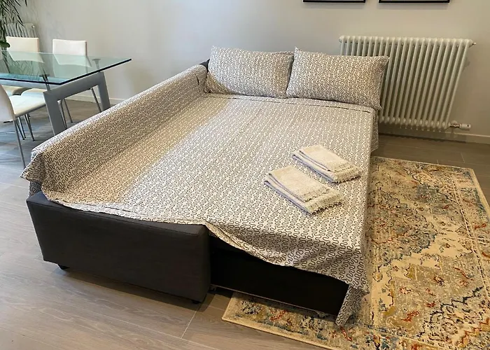 Guesthost - 1 Deisgn With Car Parking!