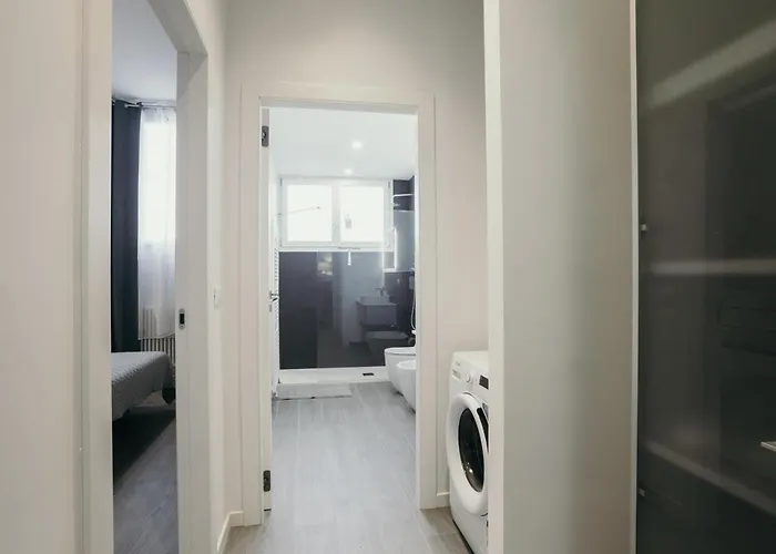 Guesthost - 1 Deisgn With Car Parking!