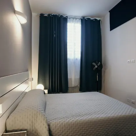 Caseospitali - 1, Grande Bilocale Con Arredo Design E Posto Auto Per 4 Διαμέρισμα *