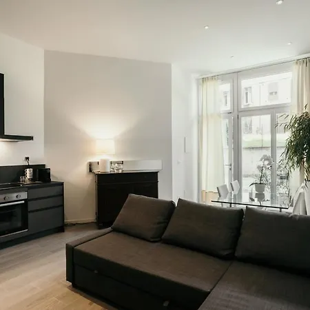Caseospitali - 1, Grande Bilocale Con Arredo Design E Posto Auto Per 4 *