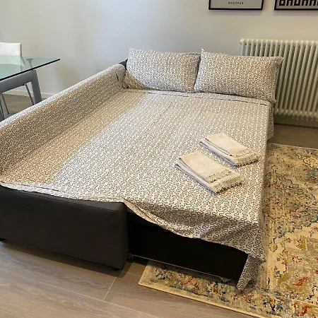 Caseospitali - 1, Grande Bilocale Con Arredo Design E Posto Auto Per 4