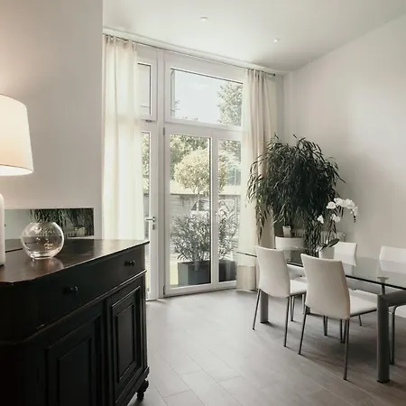 Caseospitali - 1, Grande Bilocale Con Arredo Design E Posto Auto Per 4 Appartement