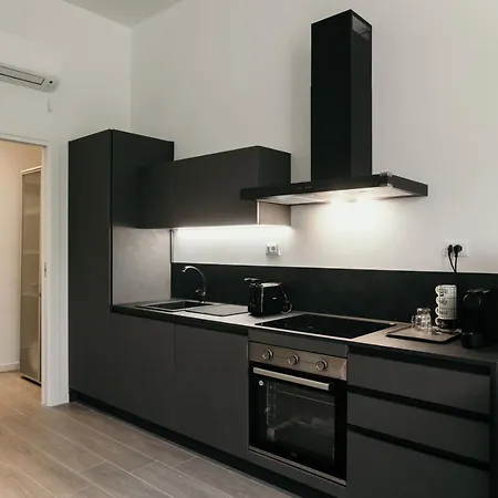 Caseospitali - 1, Grande Bilocale Con Arredo Design E Posto Auto Per 4 Appartement Bologna